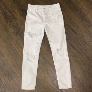NEW Distressed White High Rise Jeans 😍